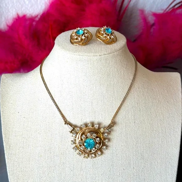 Vintage Flower Metal Pendant- Brooch with Matching Earrings - Picture 5 of 11